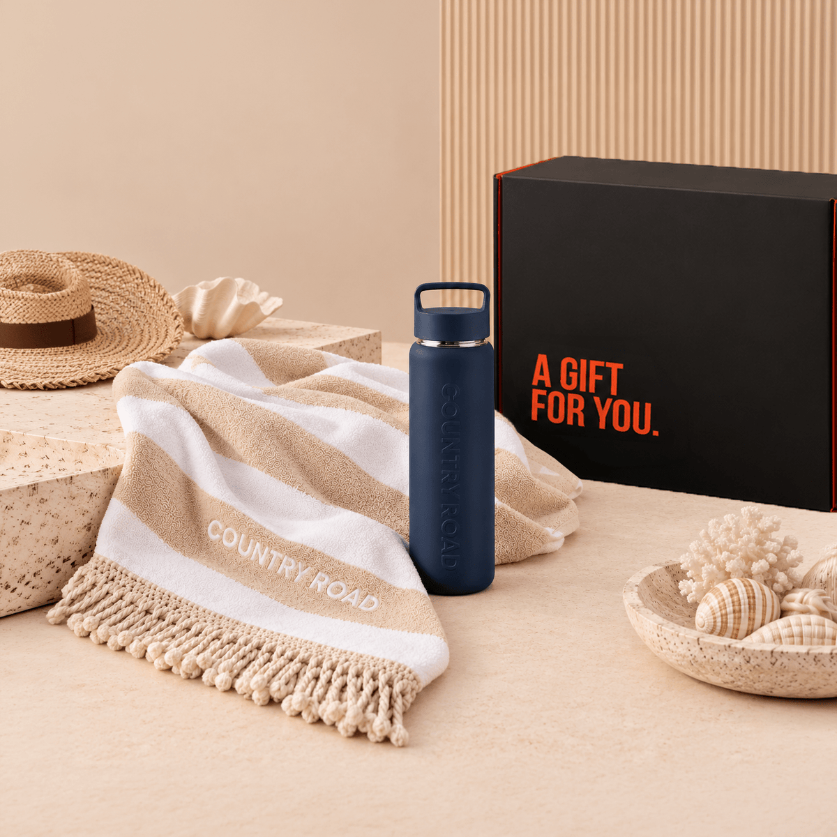 We Wander Coastal Luxe Beach Hamper - We Wander